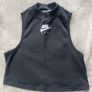 NIKE AIR- crop top